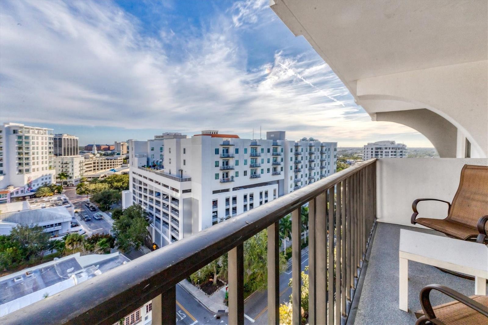 DOLPHIN TOWER - Residential