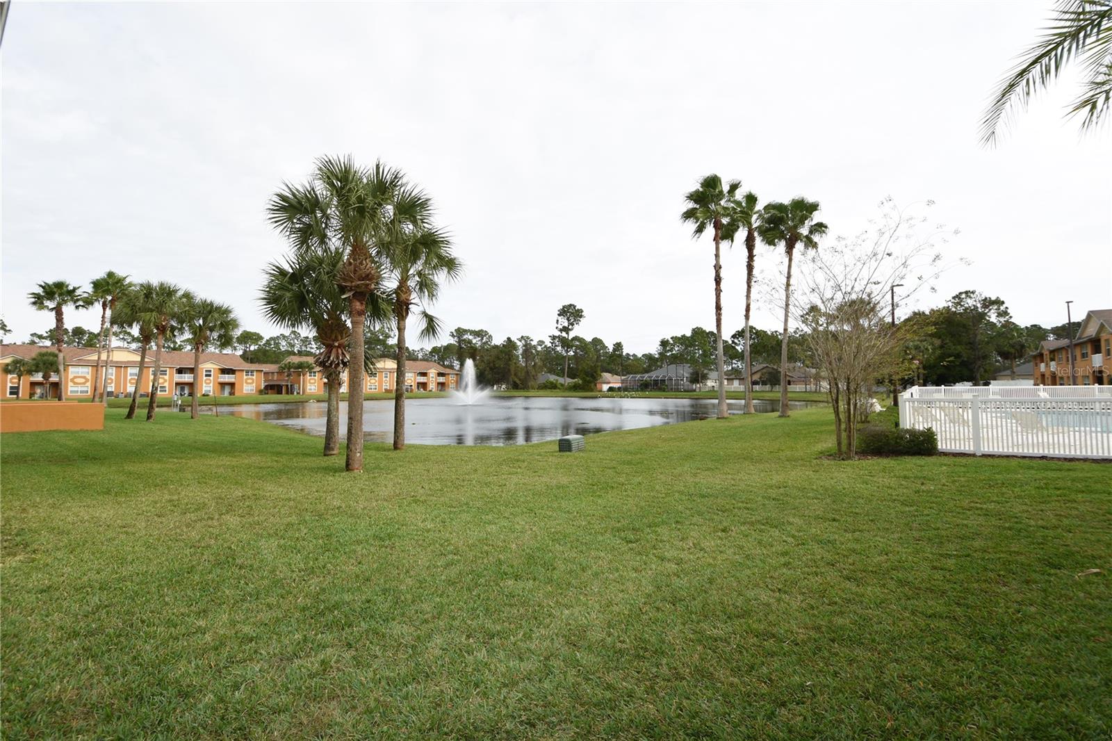 PALM POINTE - Residential