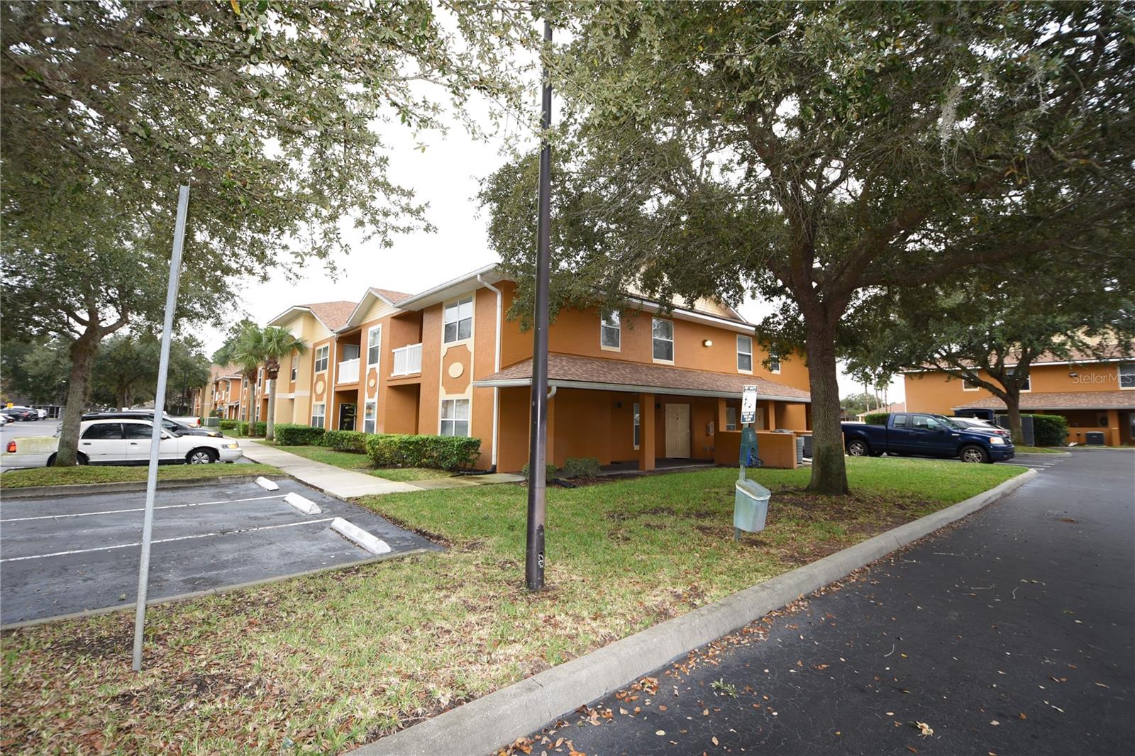 PALM POINTE - Residential