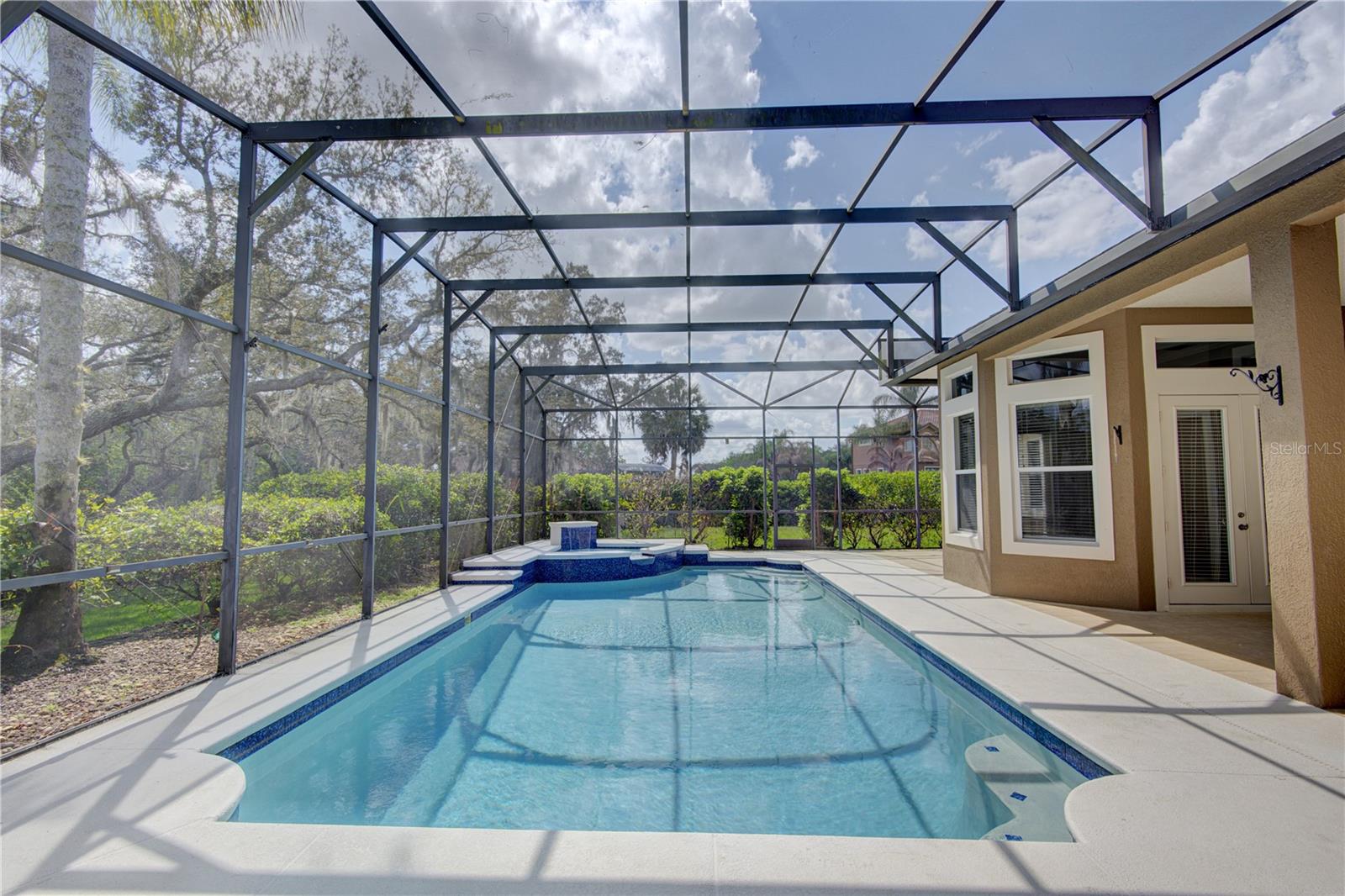 ESTATES ON LAKE MILLS - Residential Lease
