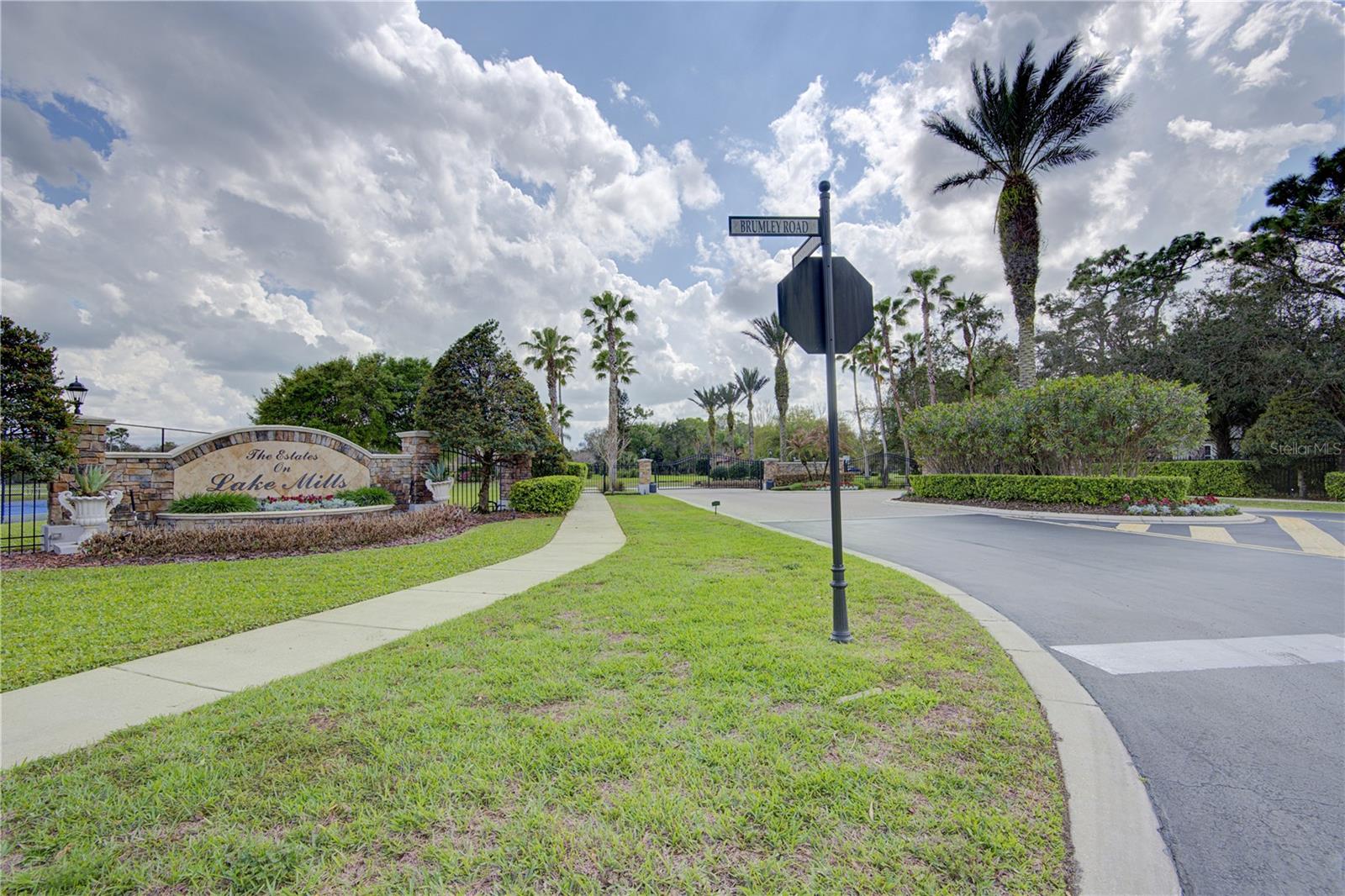 ESTATES ON LAKE MILLS - Residential Lease
