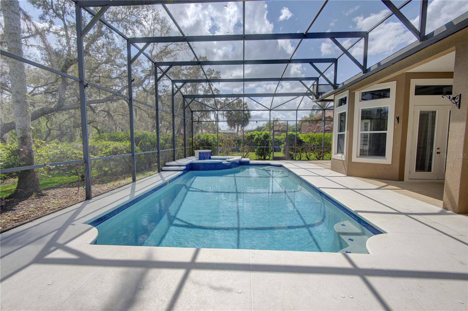 ESTATES ON LAKE MILLS - Residential Lease