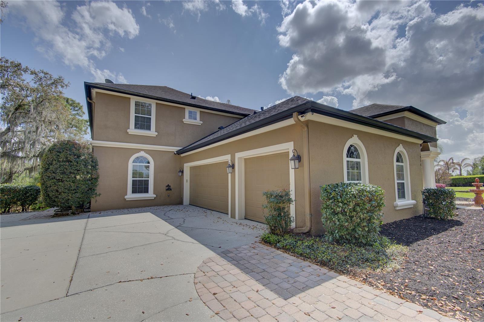 ESTATES ON LAKE MILLS - Residential Lease