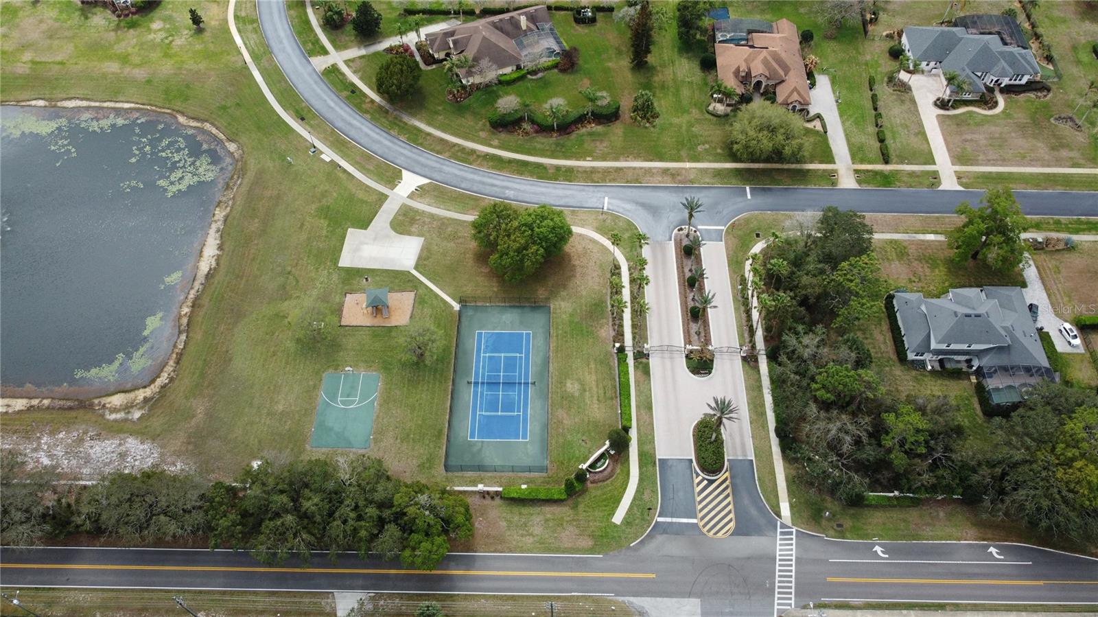 ESTATES ON LAKE MILLS - Residential Lease