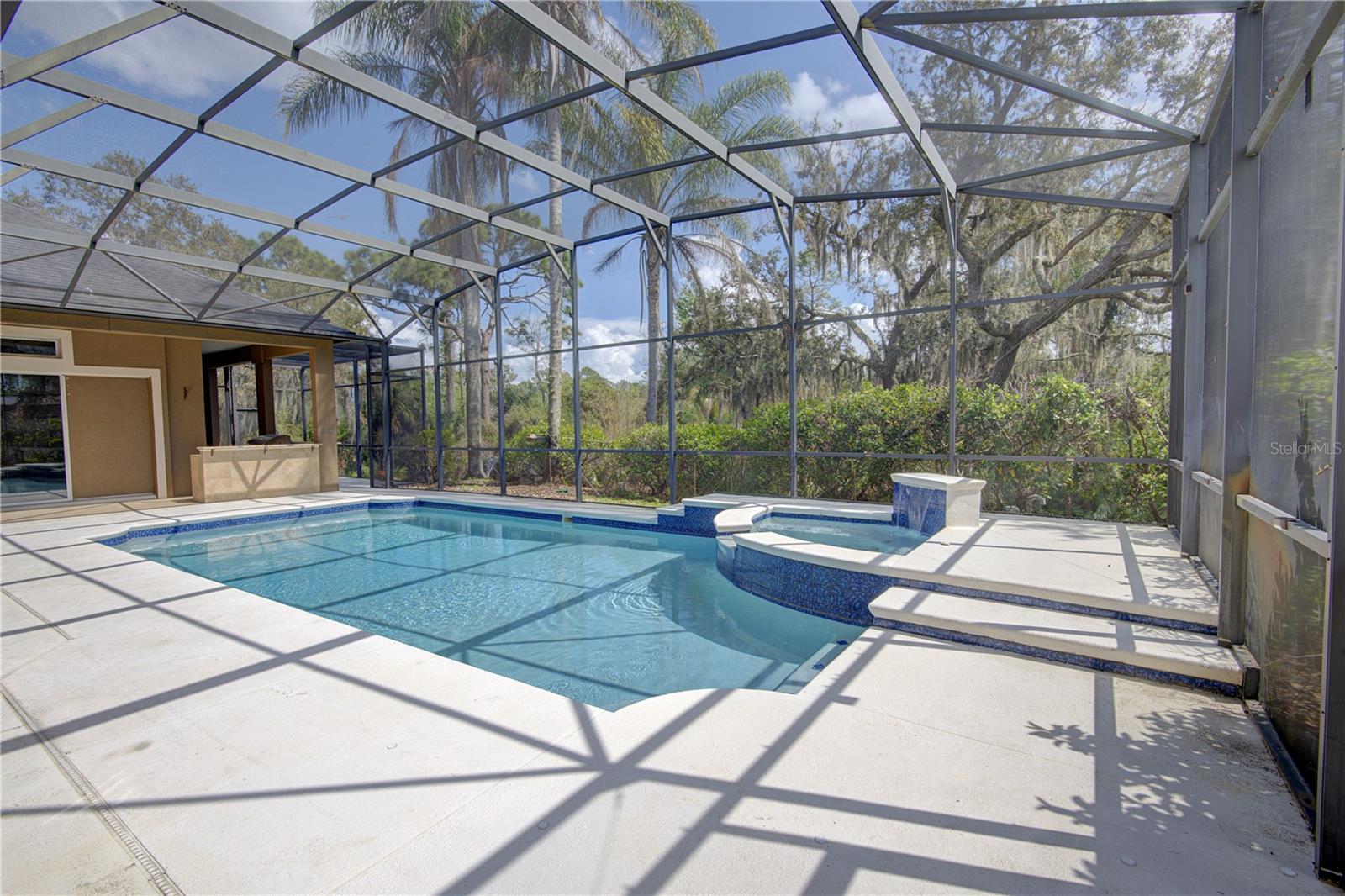 ESTATES ON LAKE MILLS - Residential Lease