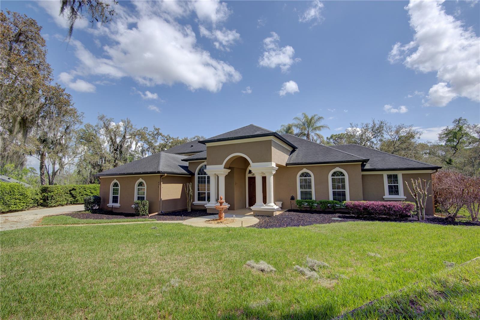 ESTATES ON LAKE MILLS - Residential Lease