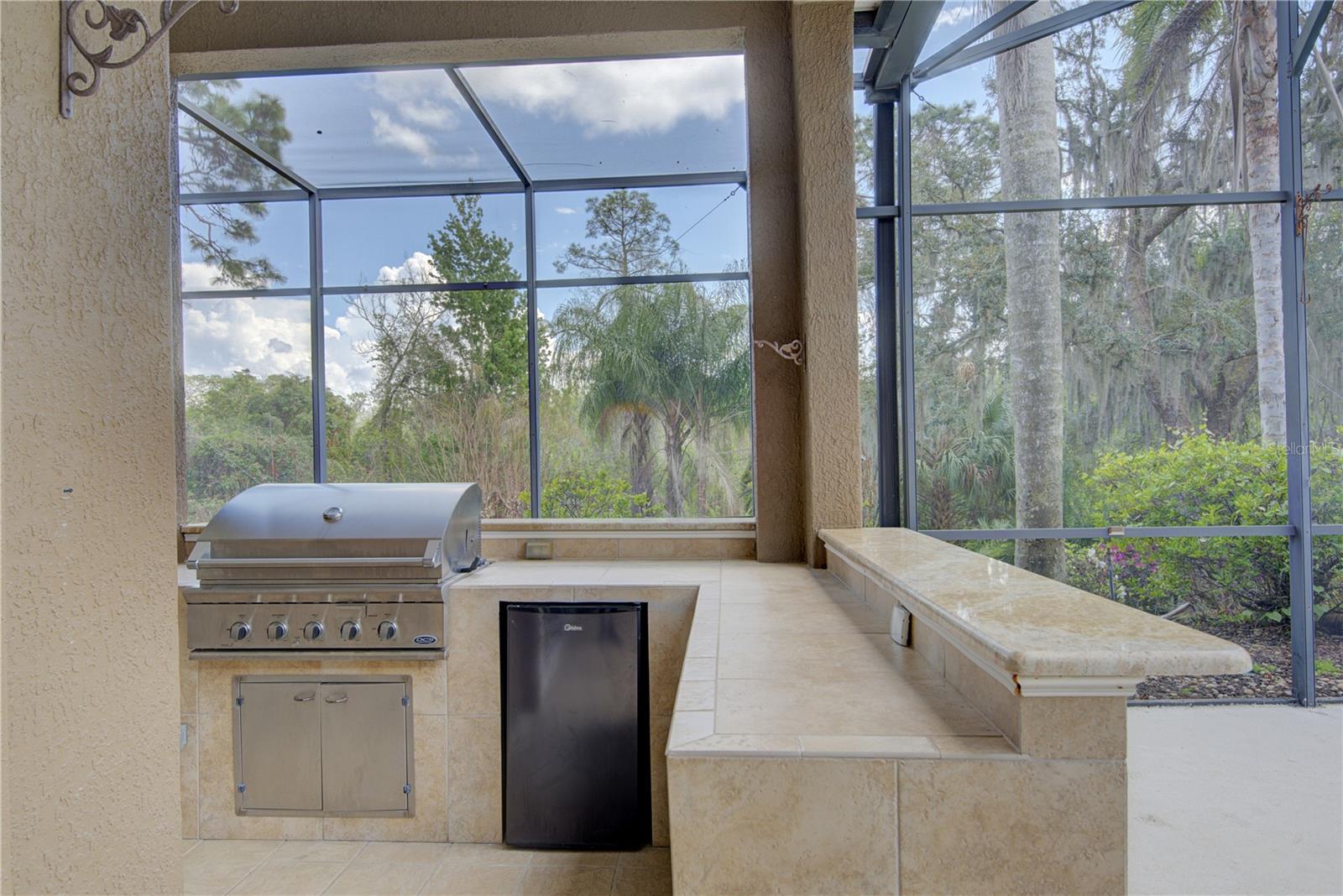 ESTATES ON LAKE MILLS - Residential Lease