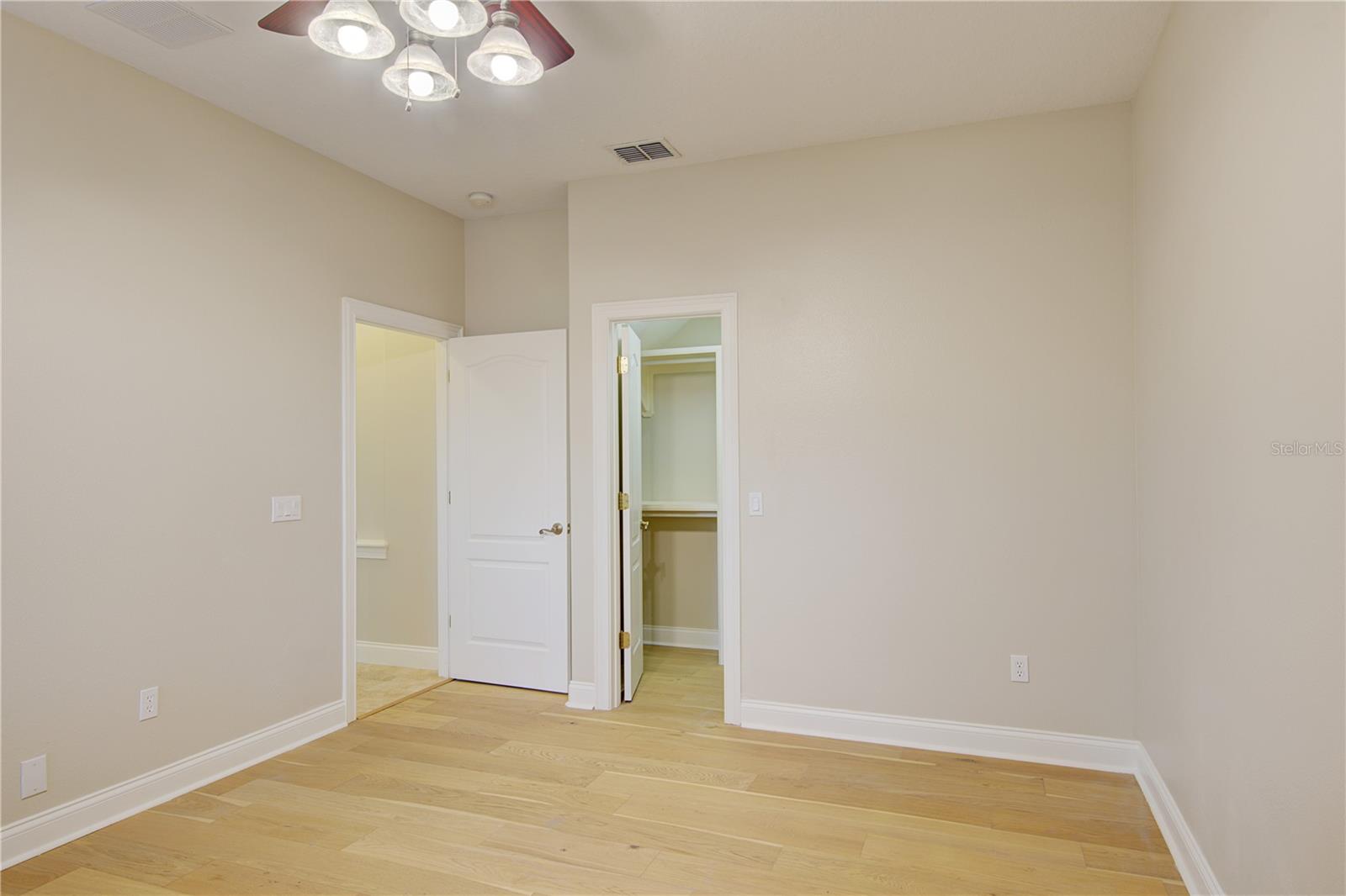 ESTATES ON LAKE MILLS - Residential Lease
