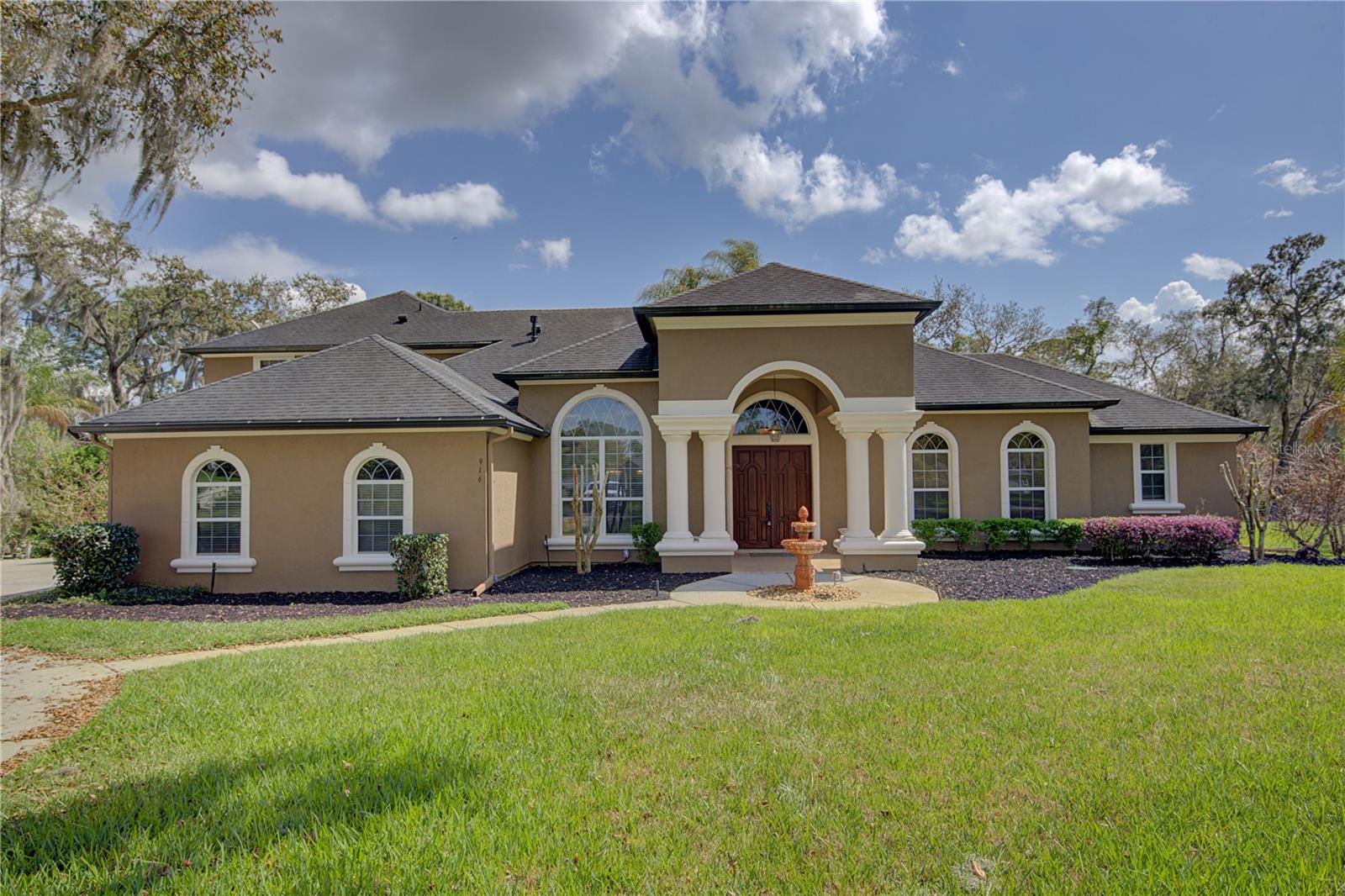 ESTATES ON LAKE MILLS - Residential Lease