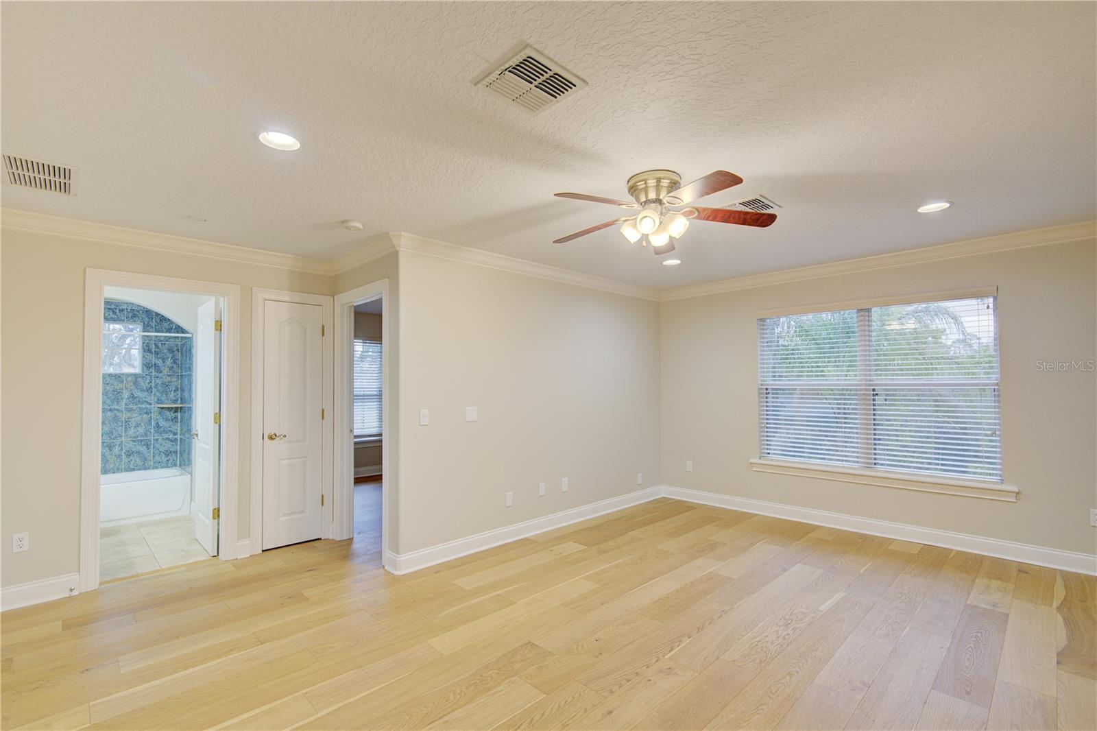ESTATES ON LAKE MILLS - Residential Lease