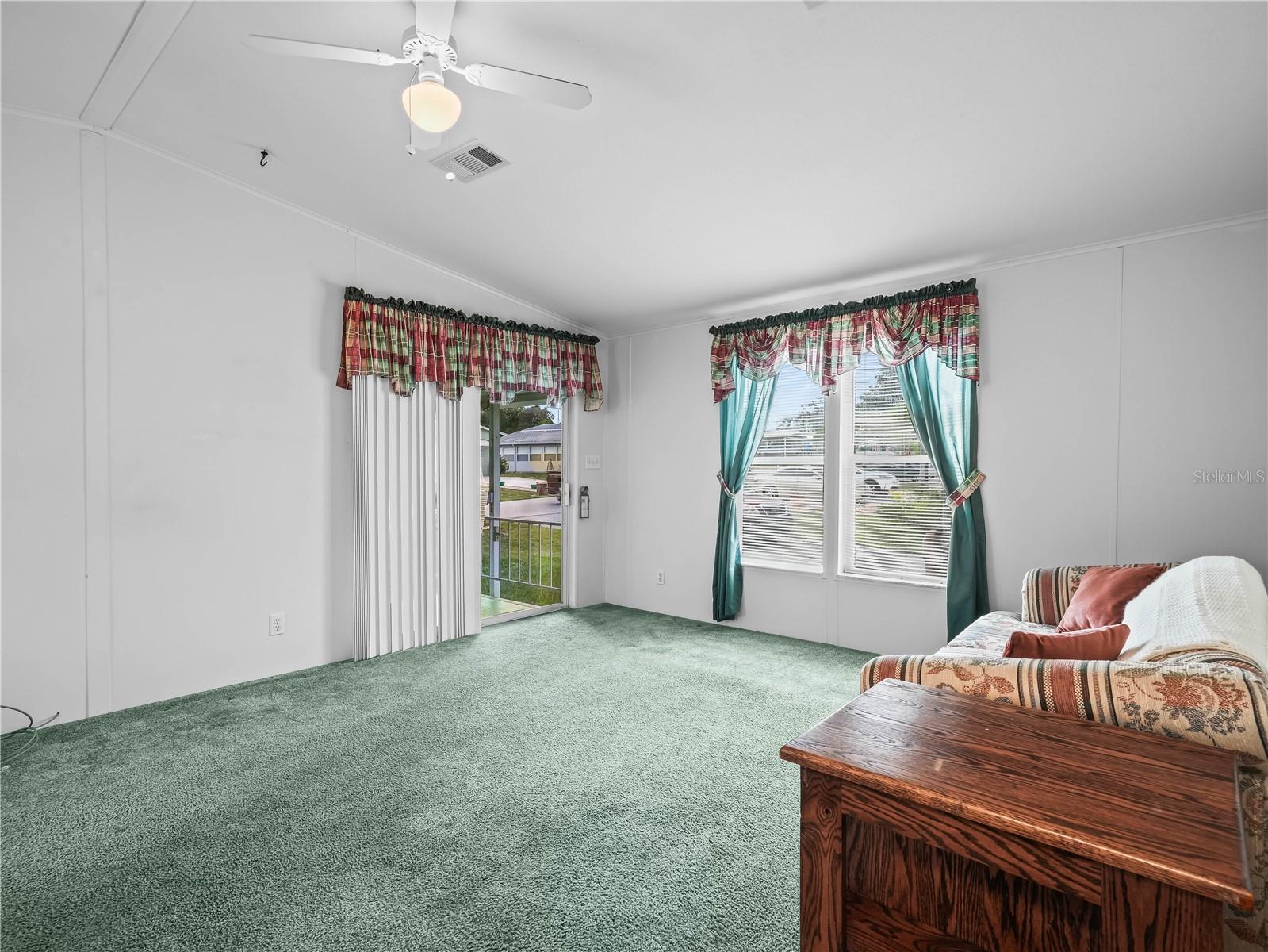 SADDLEBAG LAKE - Residential