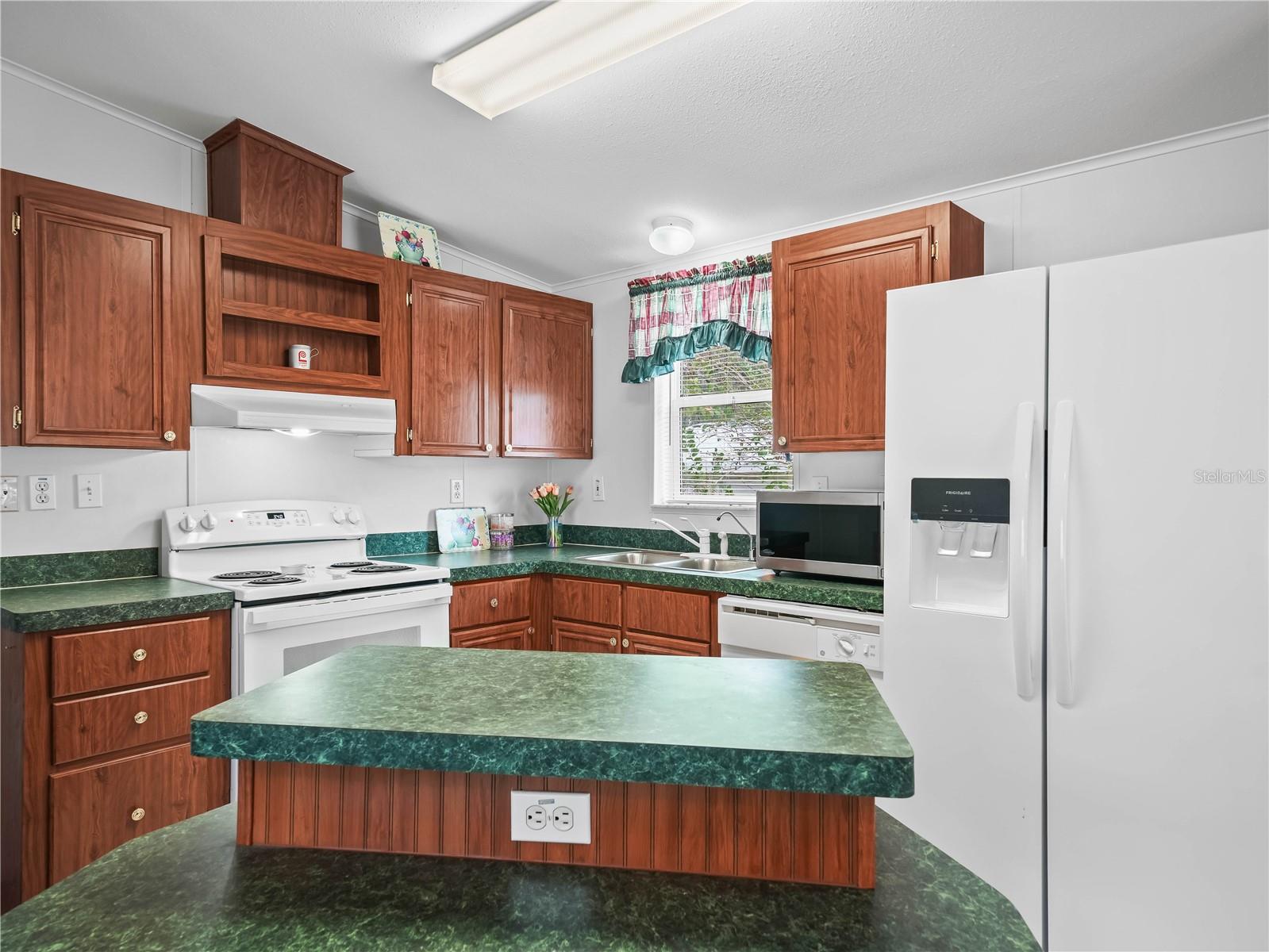 SADDLEBAG LAKE - Residential