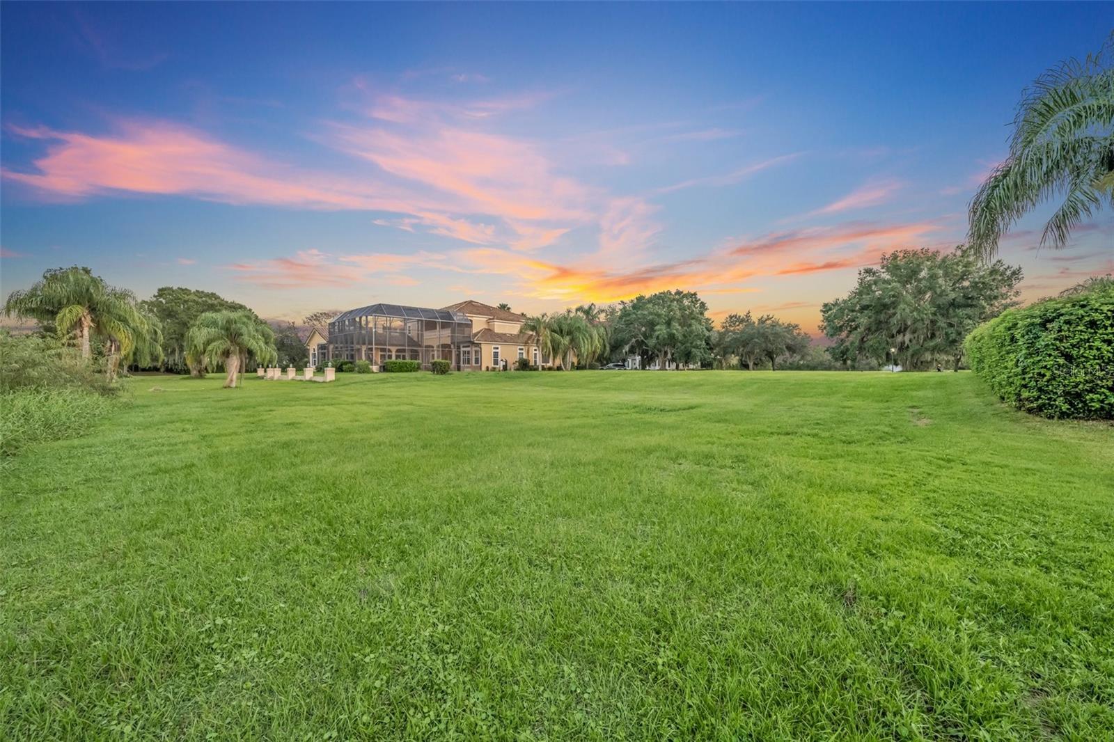 SUNSET POINTE - Land