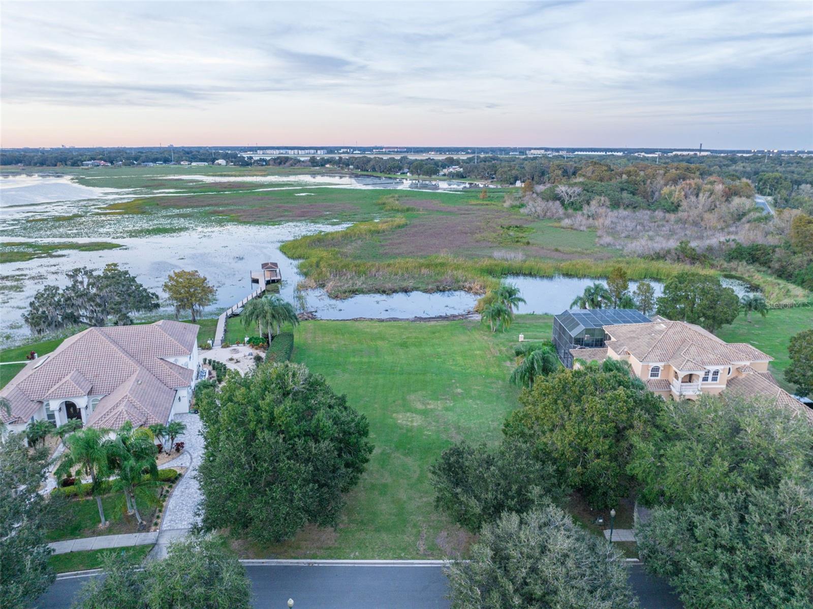 SUNSET POINTE - Land