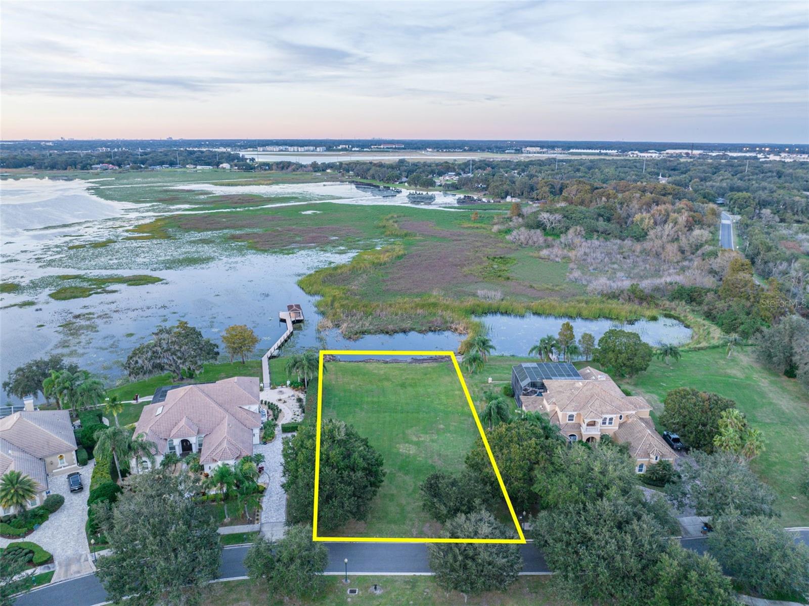 SUNSET POINTE - Land