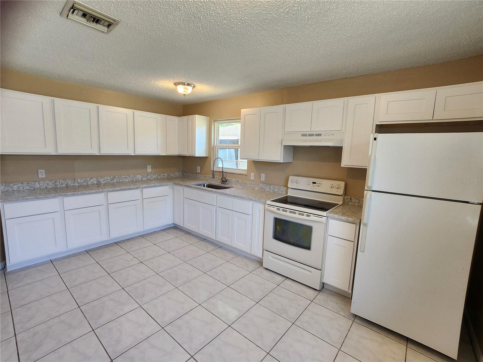 CENTURY ESTS - Residential Lease