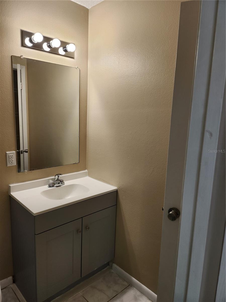 CENTURY ESTS - Residential Lease