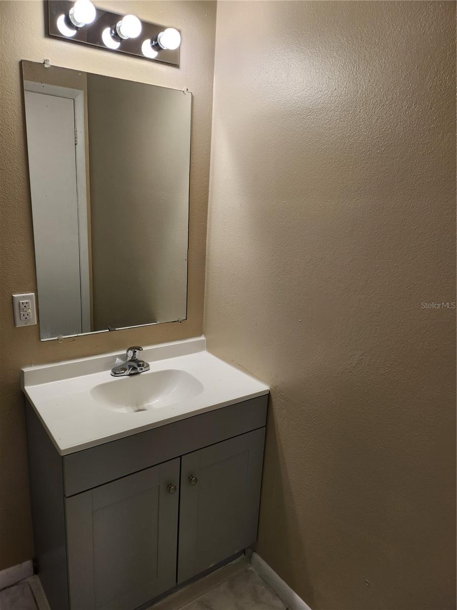 CENTURY ESTS - Residential Lease