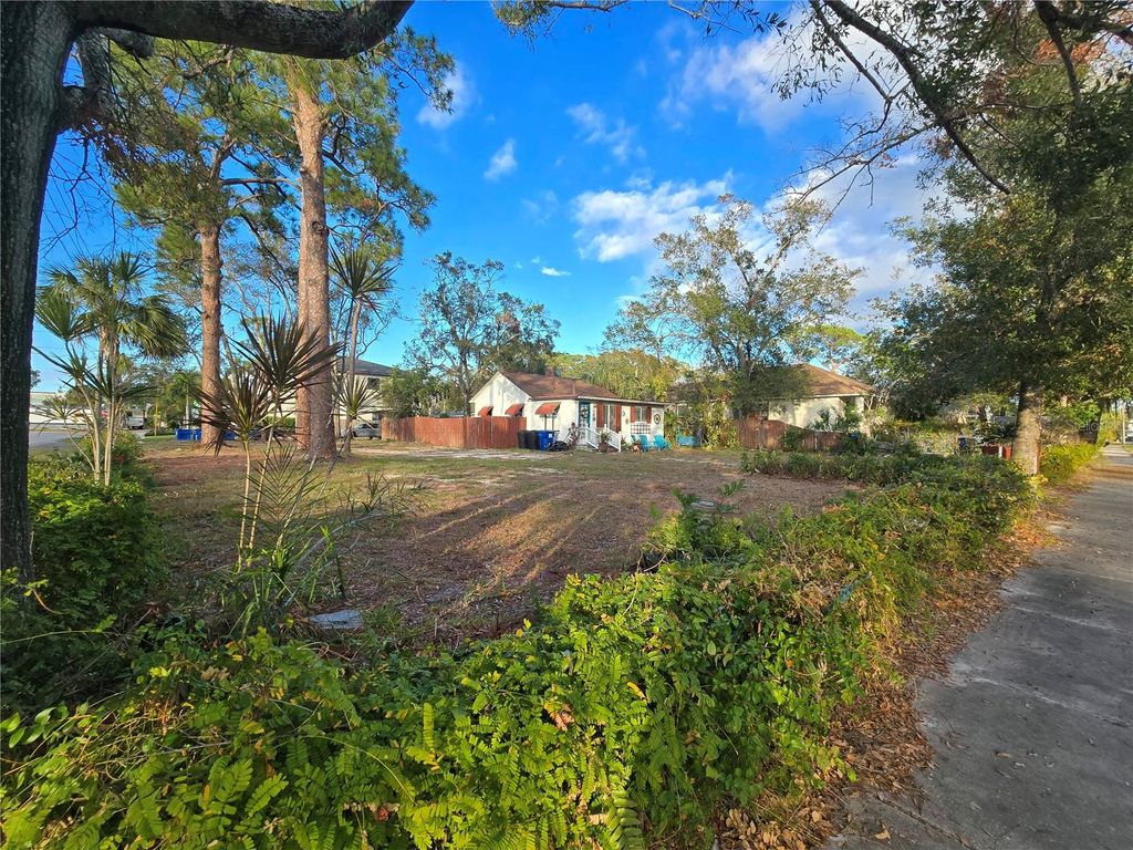 Photo of 237 50th Avenue N, St Petersburg, FL 33703 (MLS # TB8325661)