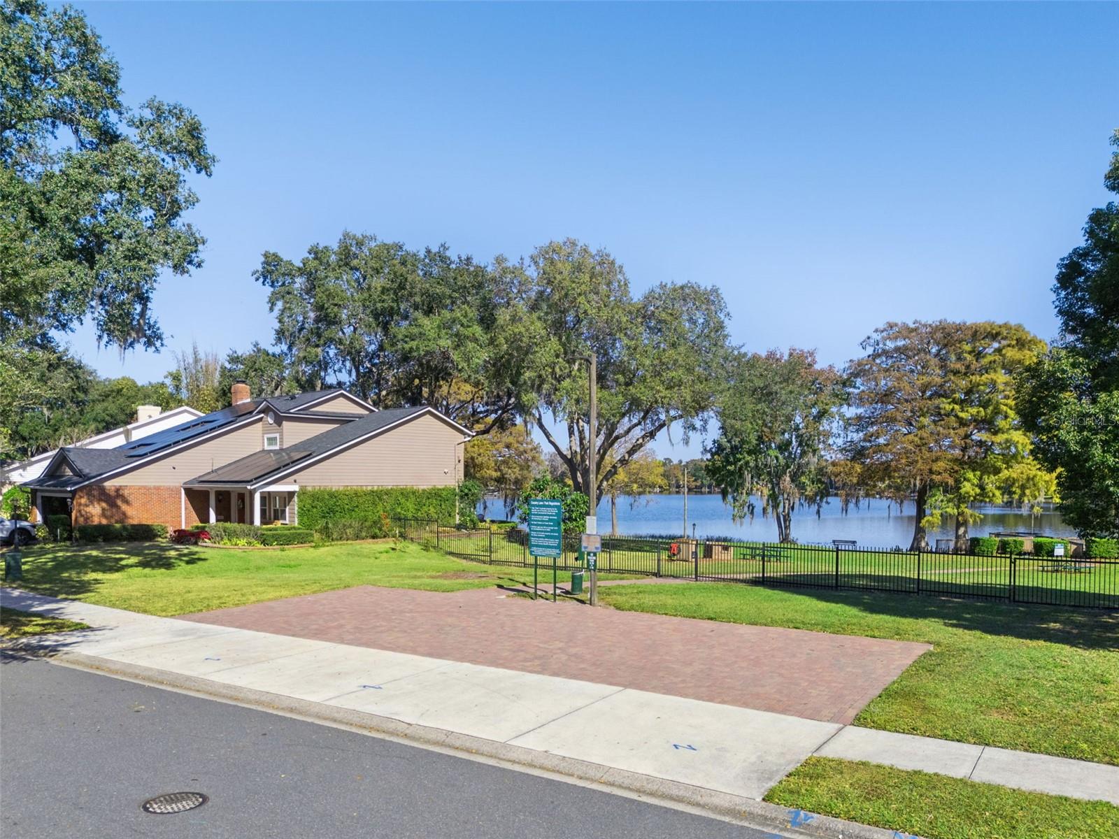 COUNTRY LANE - Residential