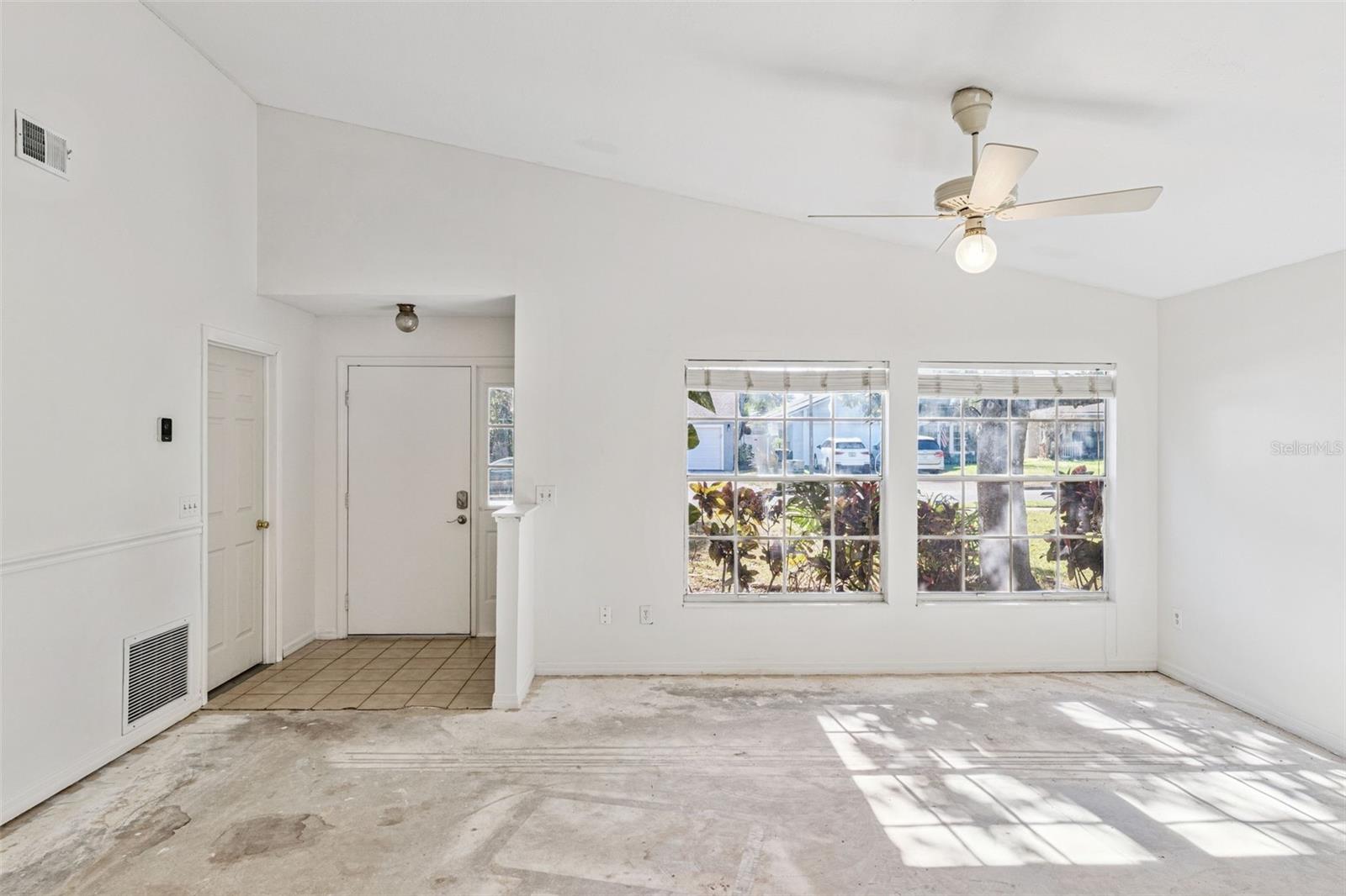 1573 LAWNDALE CIRCLE