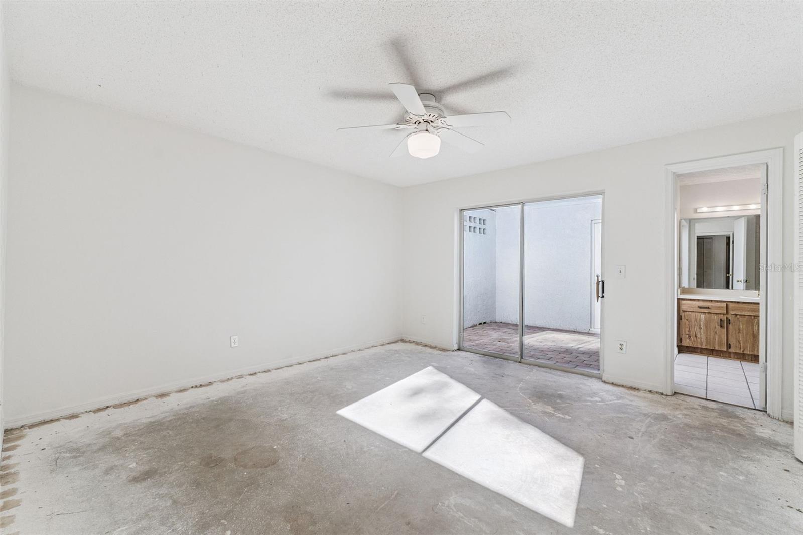 COUNTRY LANE - Residential