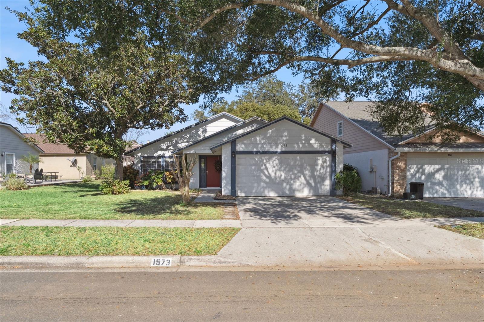 1573 LAWNDALE CIRCLE