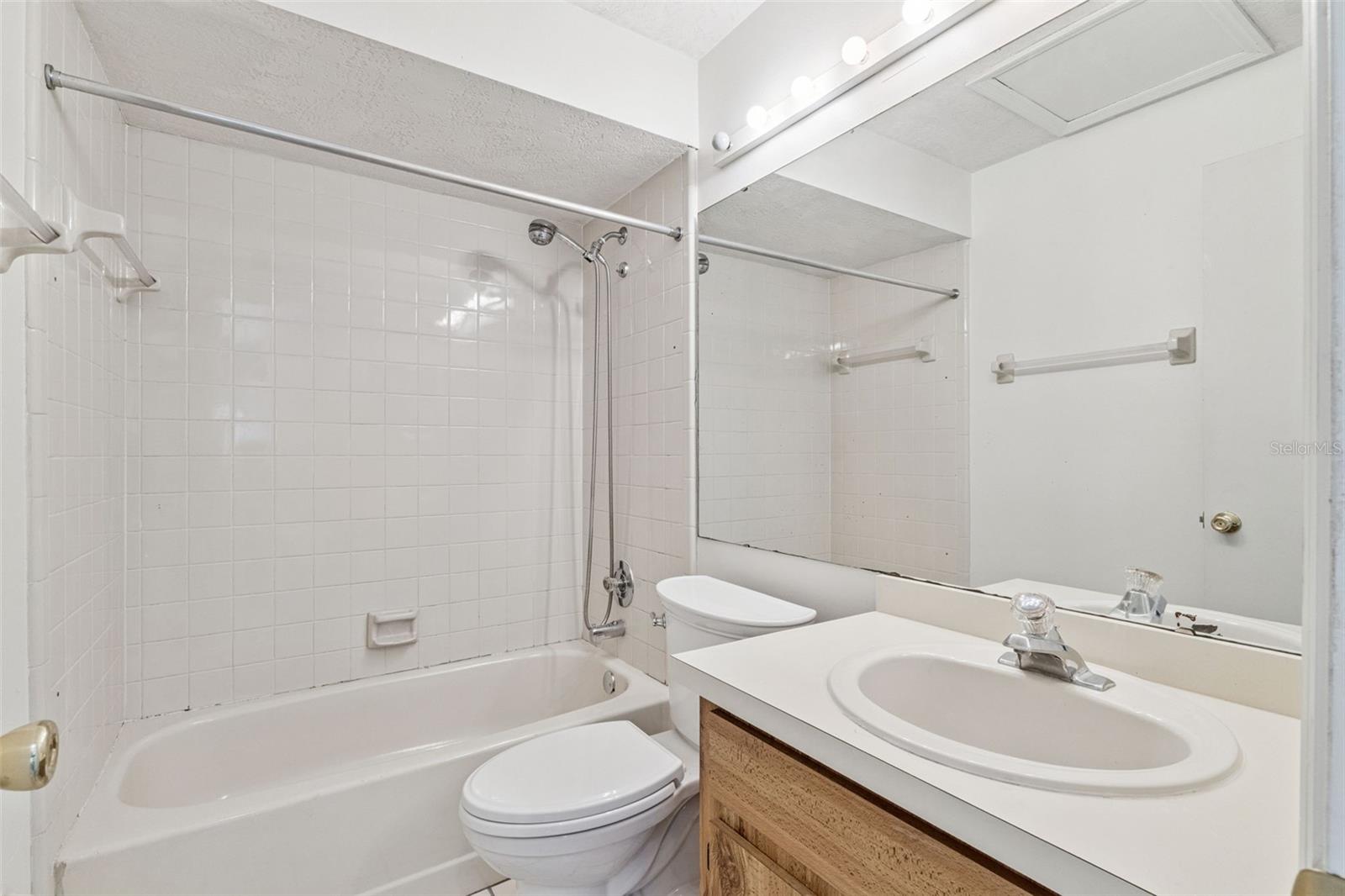 COUNTRY LANE - Residential