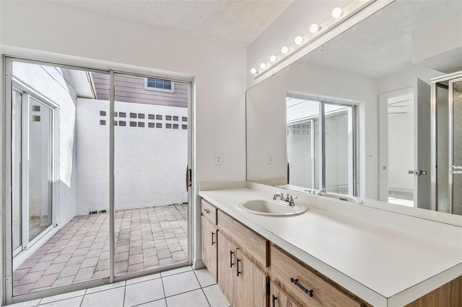 COUNTRY LANE - Residential