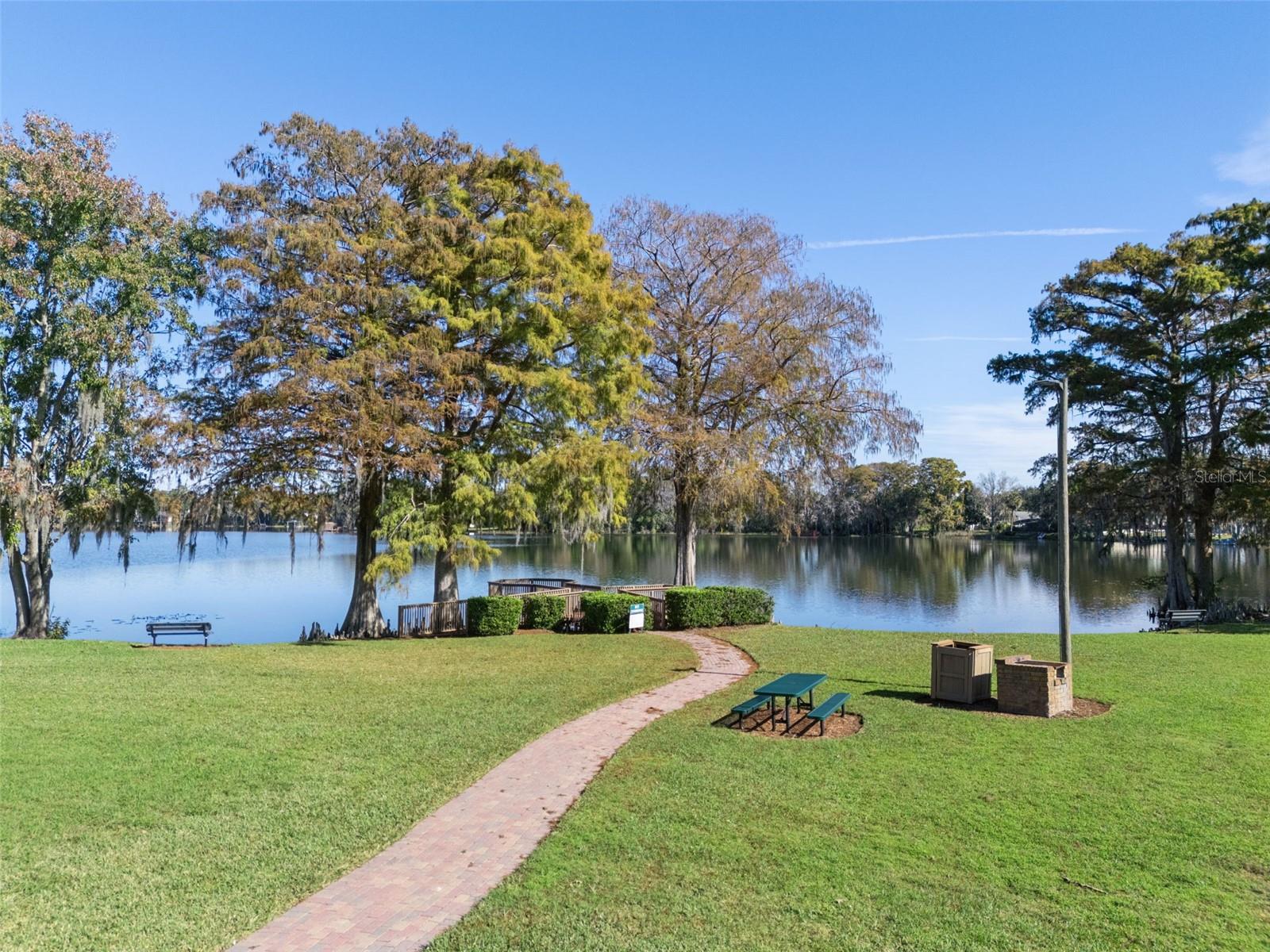 COUNTRY LANE - Residential