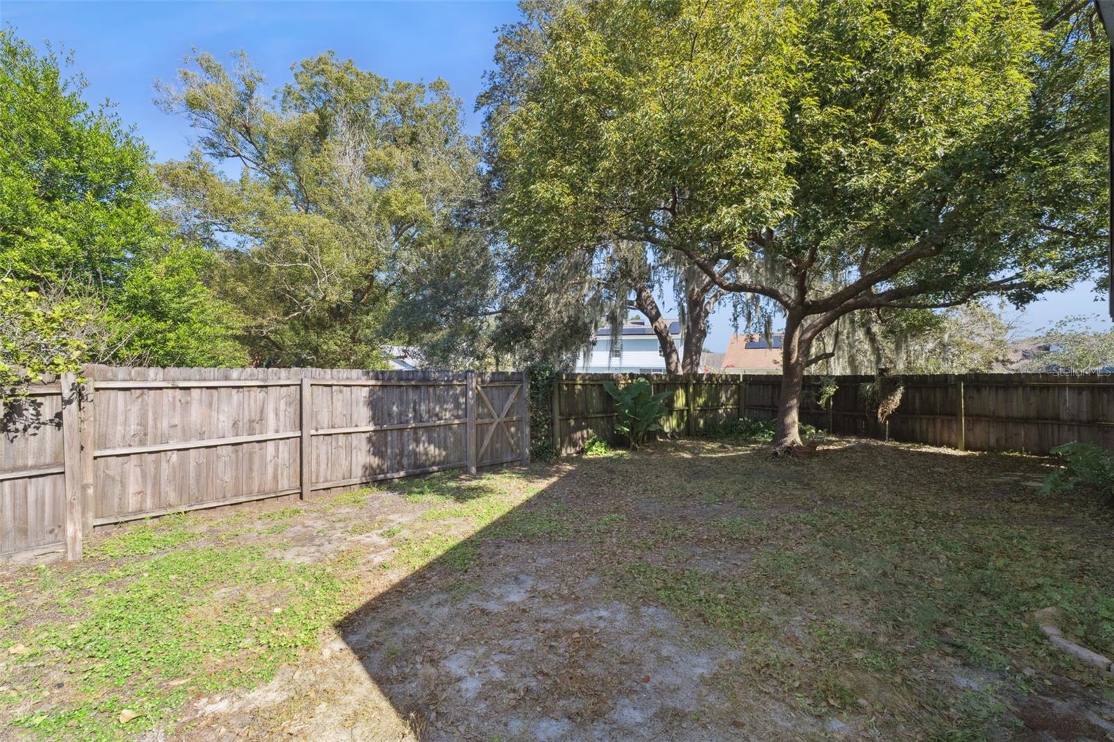 COUNTRY LANE - Residential