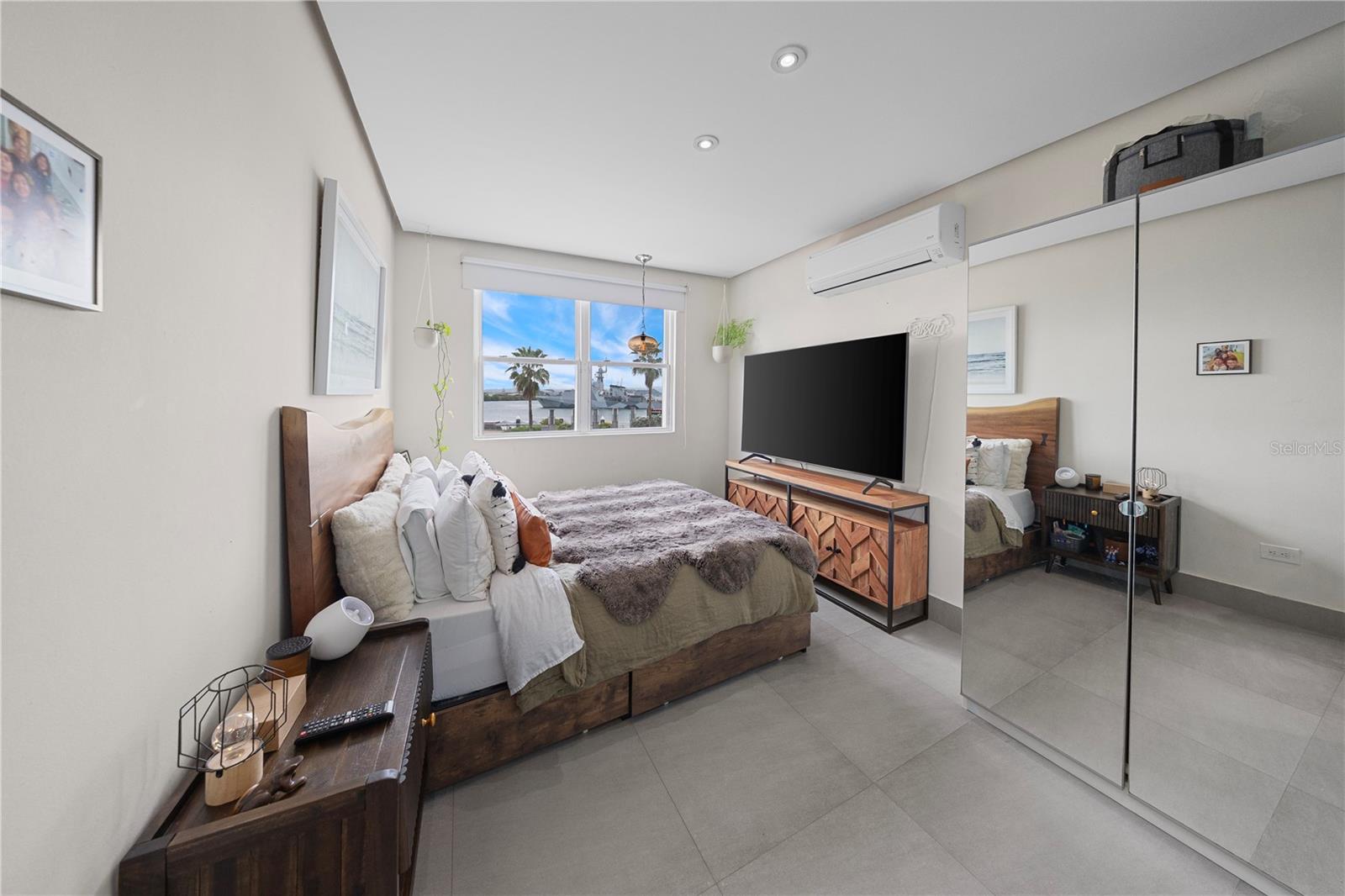 CAPITOLIO PLAZA - Residential