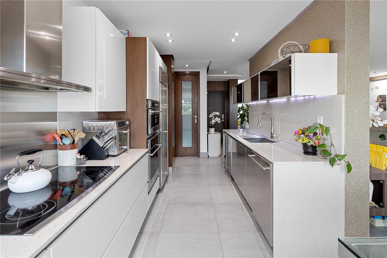 CAPITOLIO PLAZA - Residential