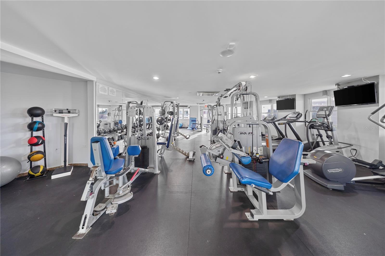 CAPITOLIO PLAZA - Residential