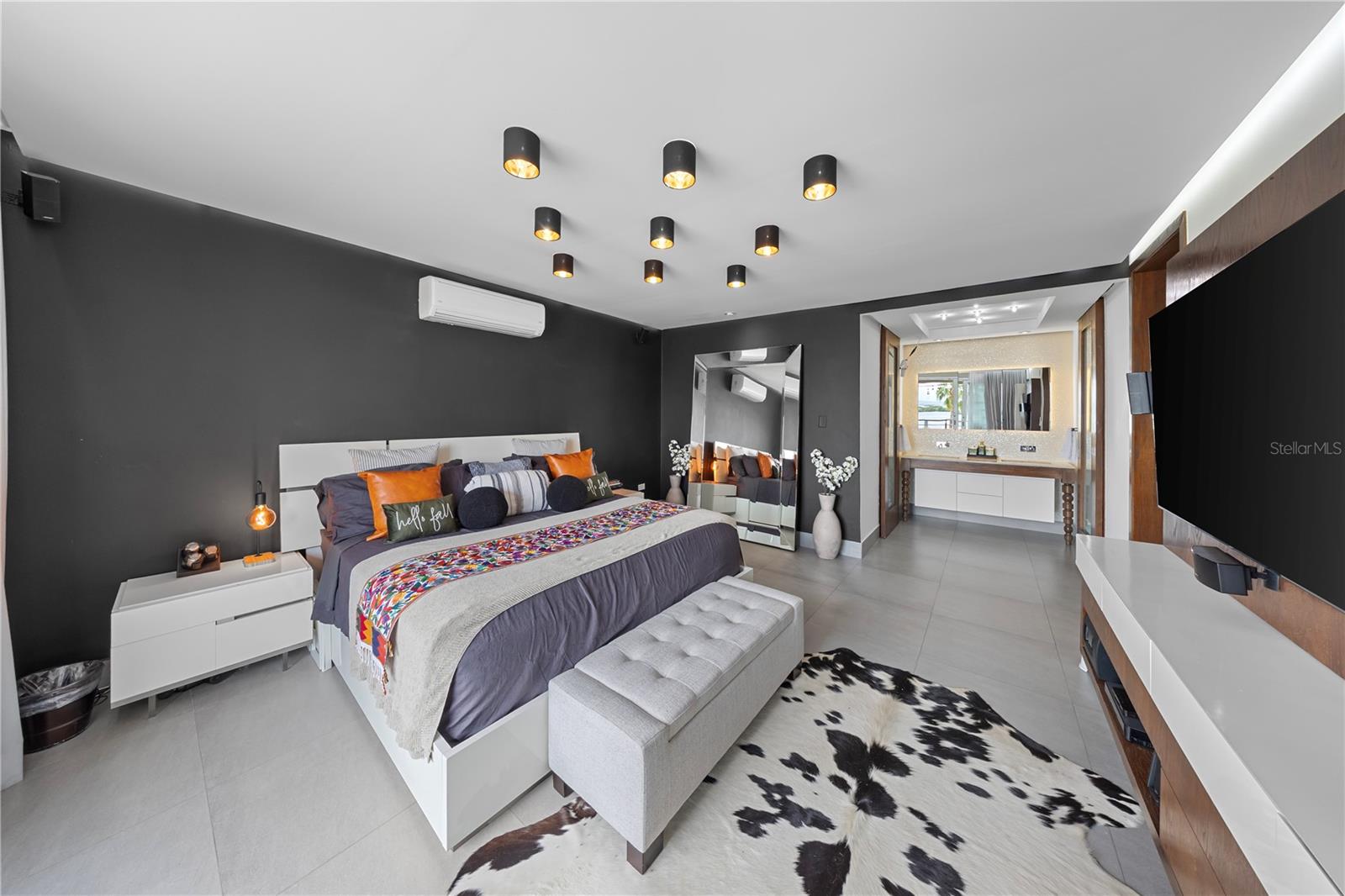 CAPITOLIO PLAZA - Residential