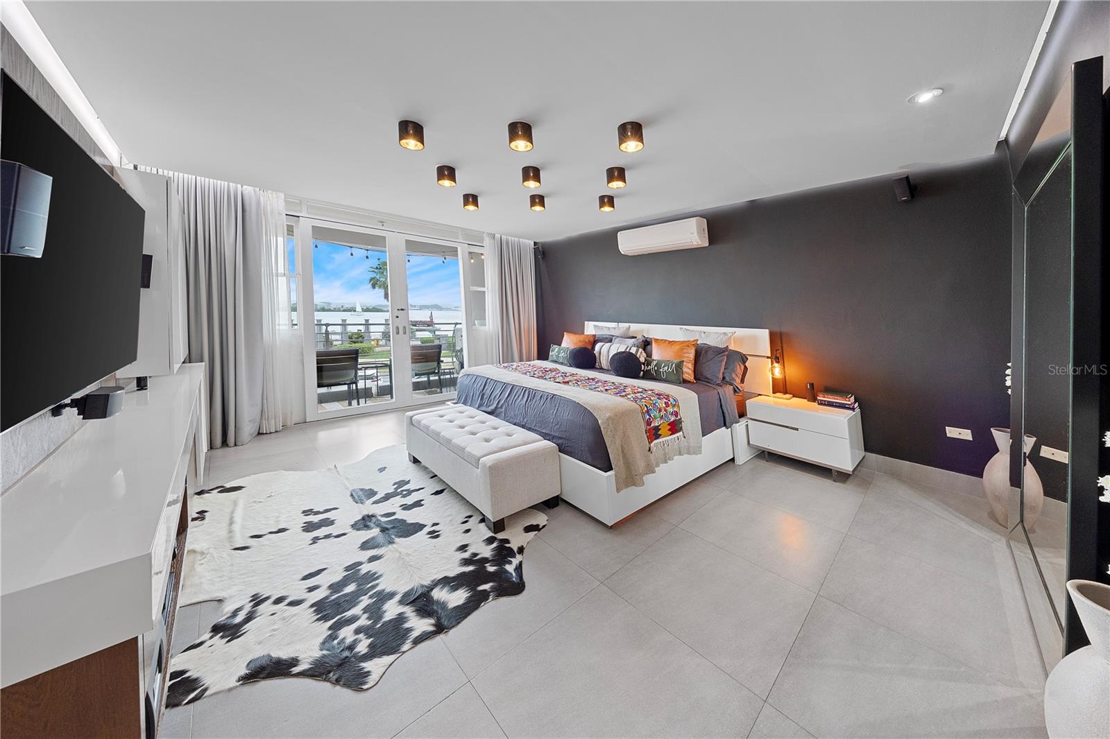 CAPITOLIO PLAZA - Residential