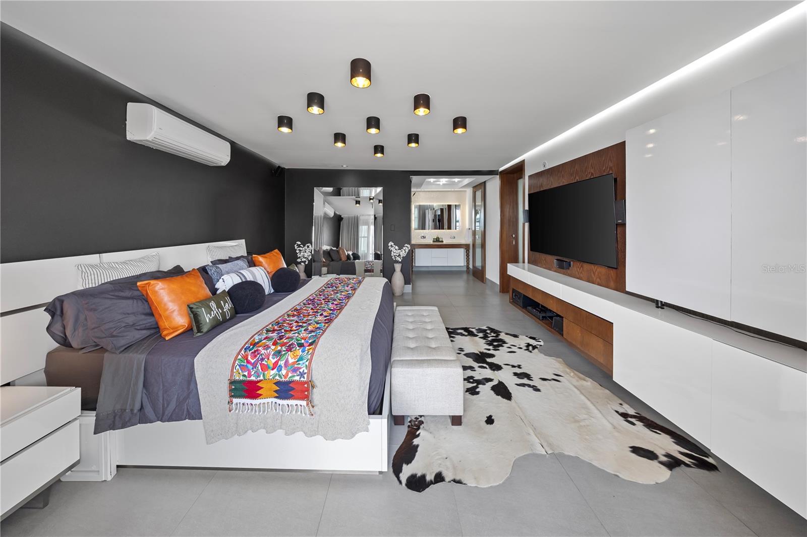 CAPITOLIO PLAZA - Residential