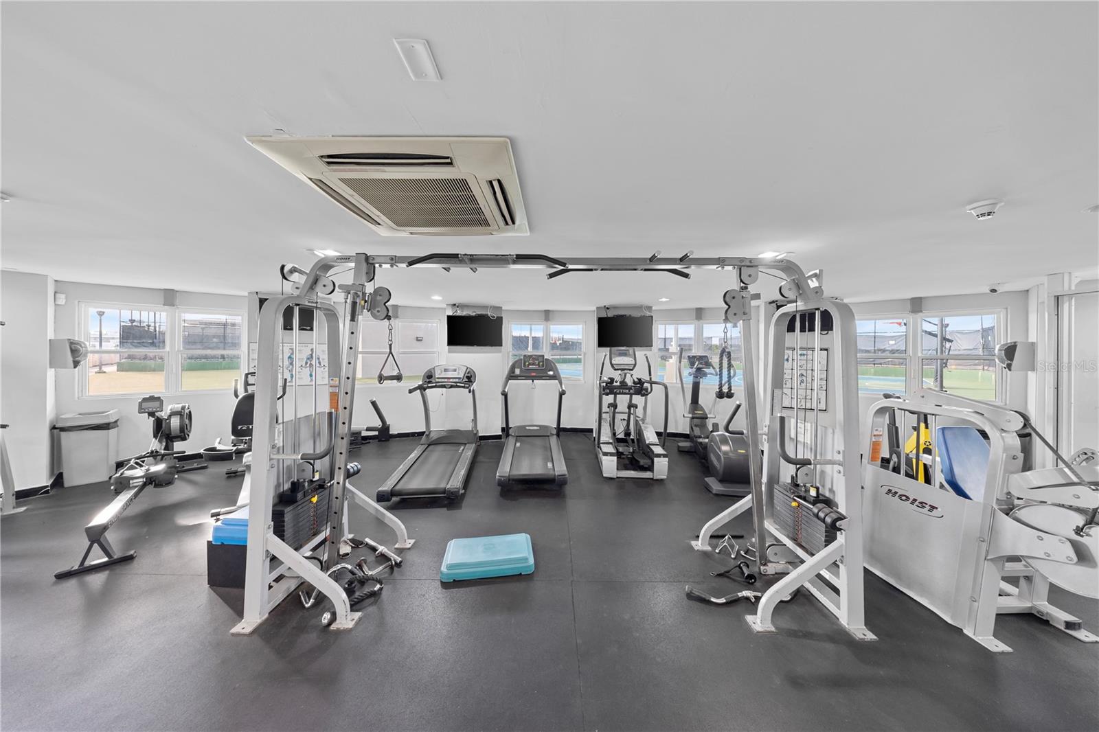 CAPITOLIO PLAZA - Residential