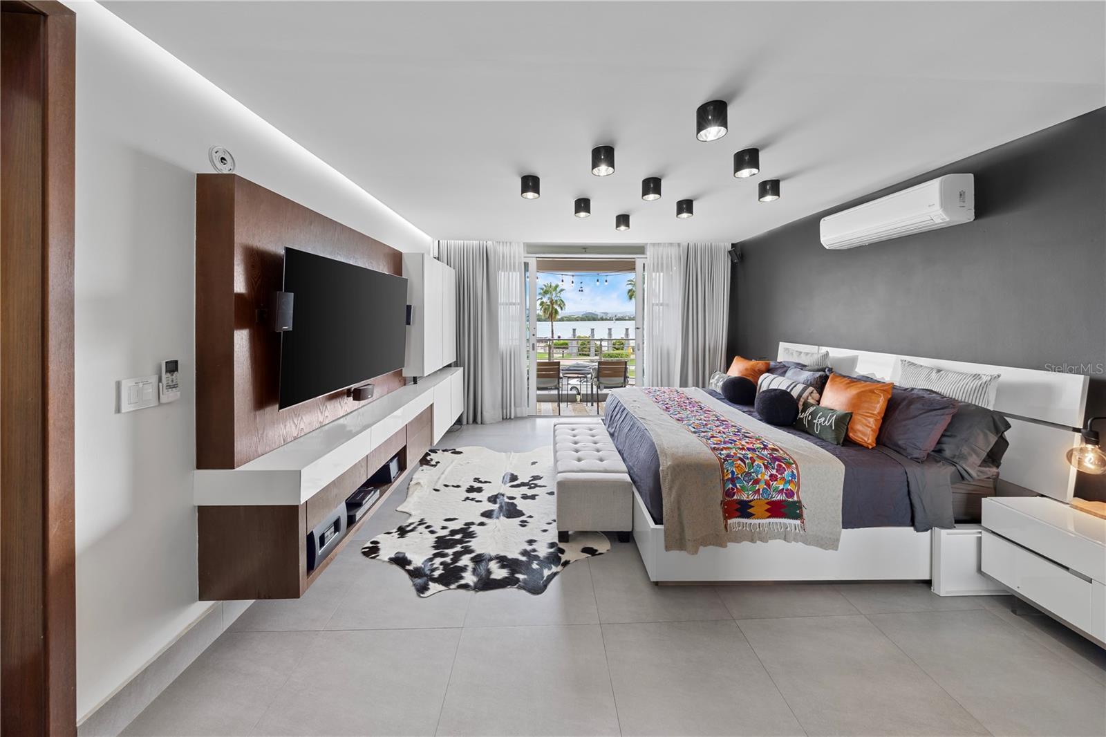 CAPITOLIO PLAZA - Residential