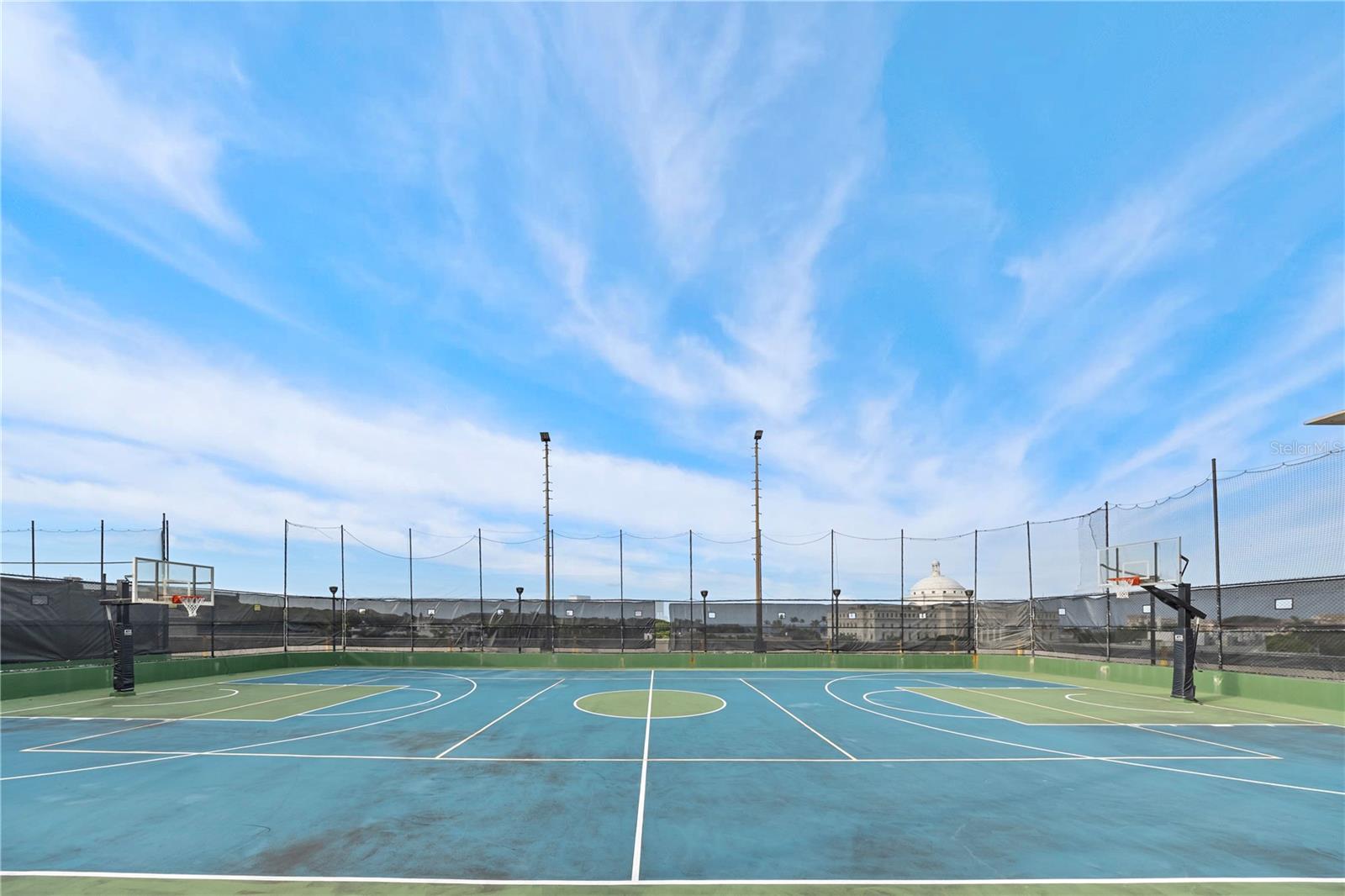 CAPITOLIO PLAZA - Residential