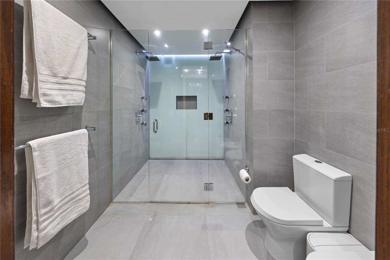 CAPITOLIO PLAZA - Residential