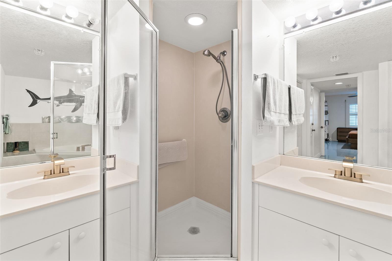 SHOREWOOD CONDO PH 05 - Residential