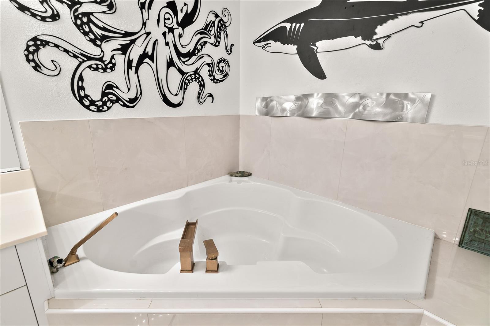 SHOREWOOD CONDO PH 05 - Residential