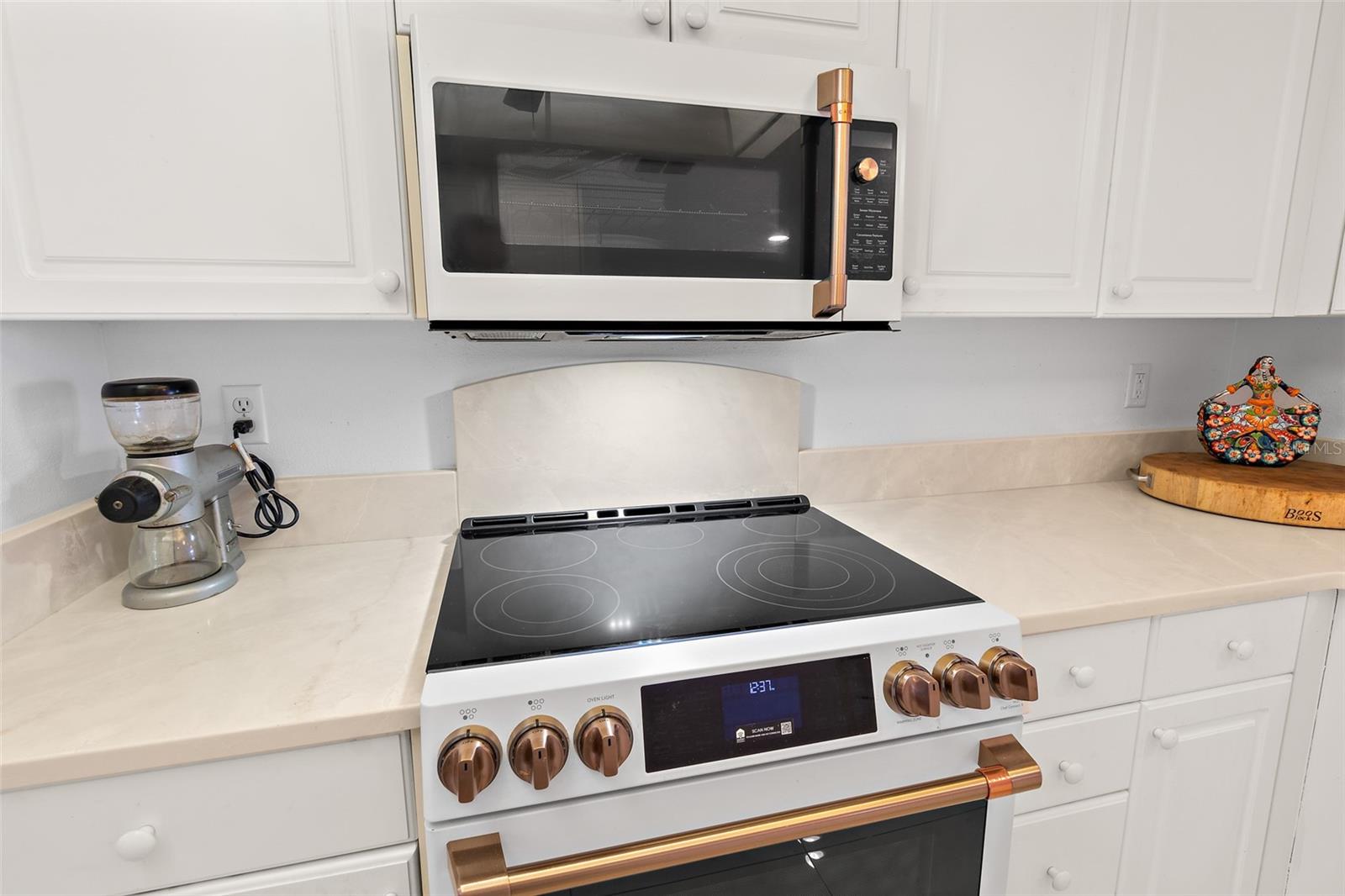 605 SHOREWOOD DRIVE E306