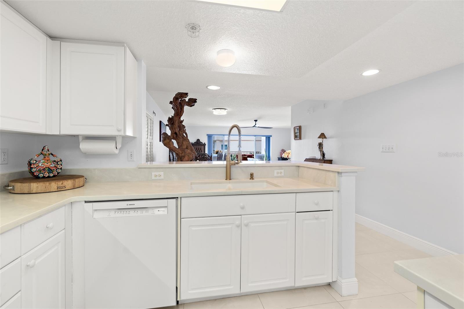 SHOREWOOD CONDO PH 05 - Residential