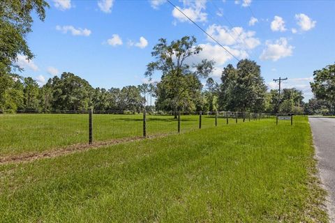 Tiny photo for 631 NW 172nd Lane, Trenton, FL 32693 (MLS # GC532597)