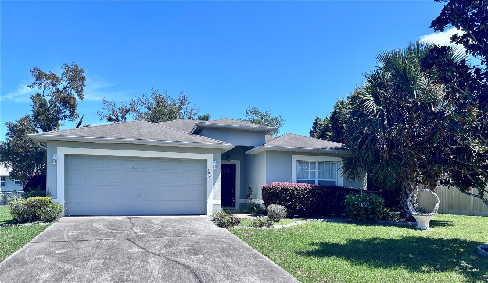 Beautiful and spacious 3-bedroom 2-bath home in Silver Springs Shores. Features an open floor plan, light and bright rooms, and lawn care is included! Call to see this great home today!
