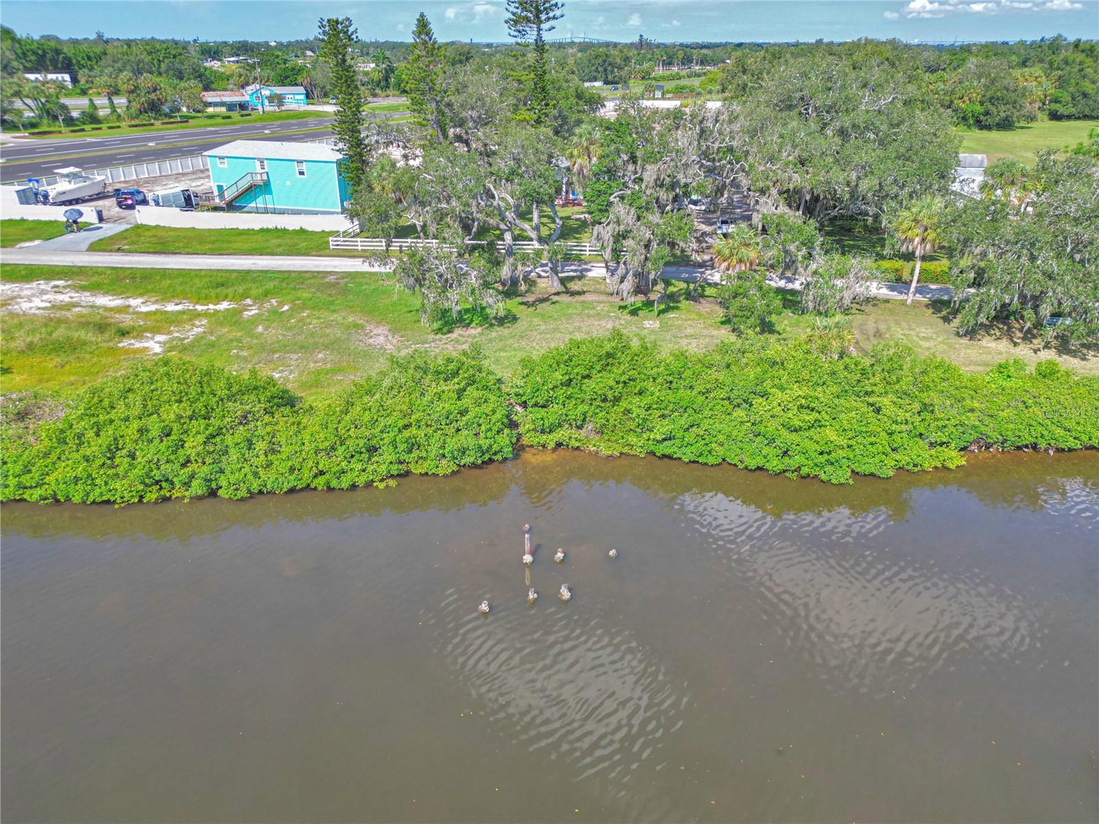 320 BAYSHORE DRIVE