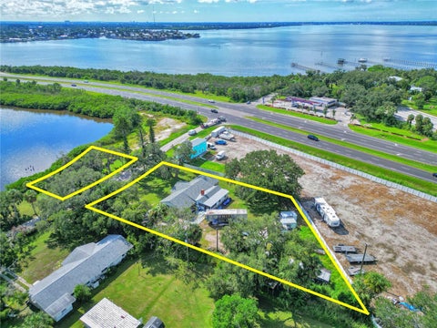 Photo of 320 Bayshore Drive, Palmetto, FL 34221 (MLS # P4940224)