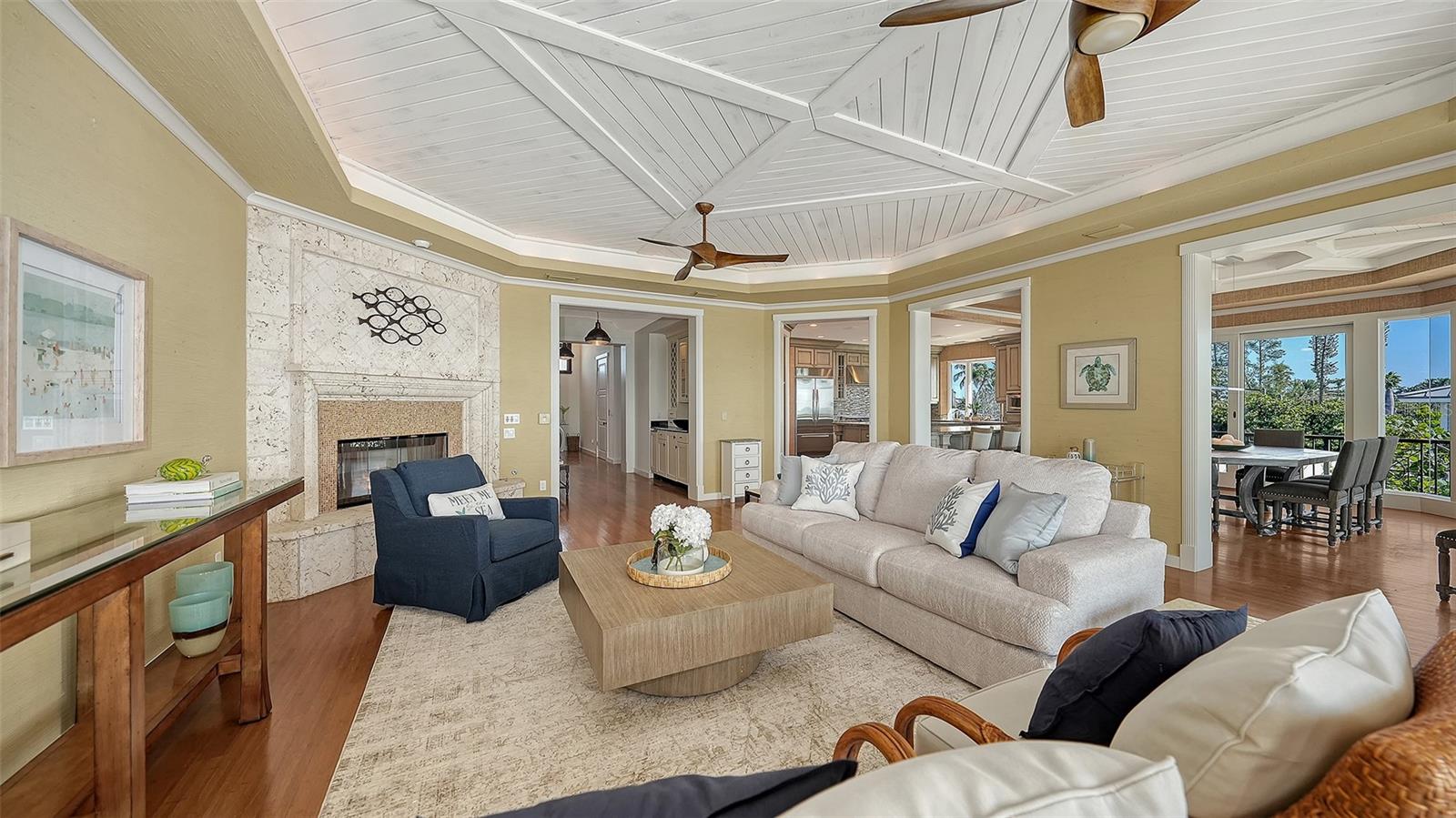 SLEEPY LAGOON - Residential